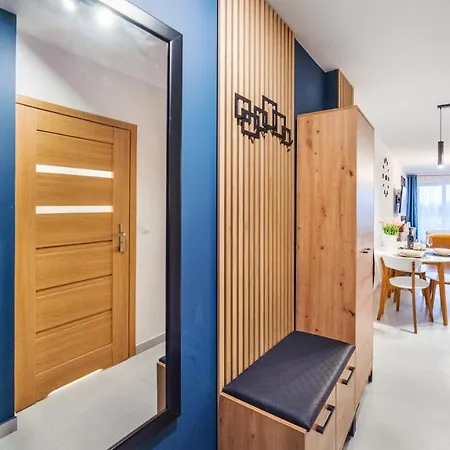 Z Parkingiem 22 C Perlowa Przystan - *